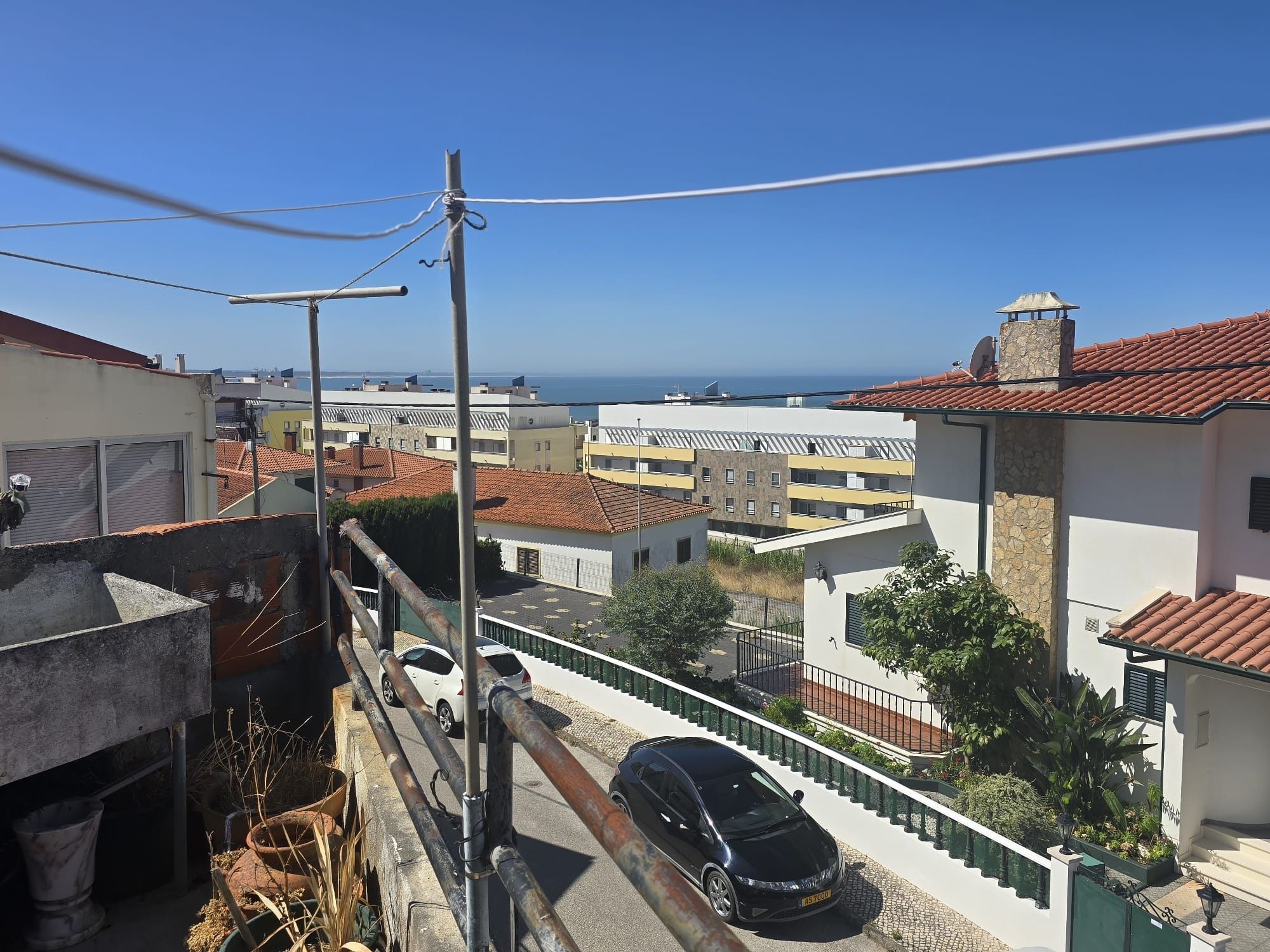 Moradia T6 com 192 m² de terreno em Buarcos – Oportunidade