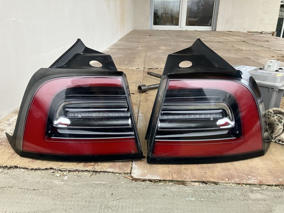 Зідні фари Стопи tesla m3 оригинал