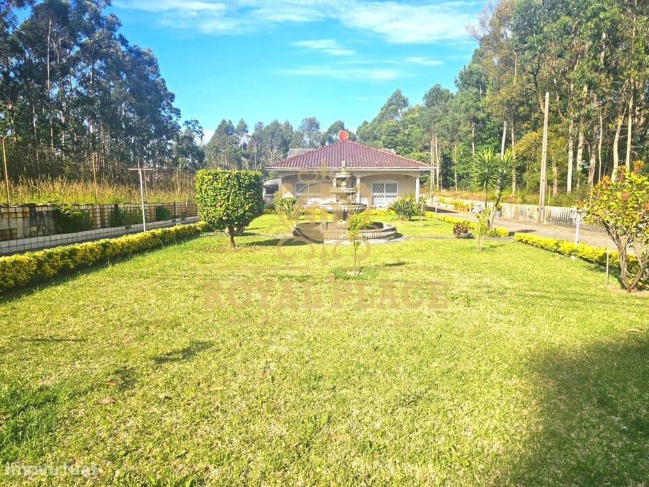 Moradia térrea com armazém em Fiães