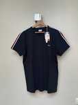 T-shirts de marca totalmente novas
