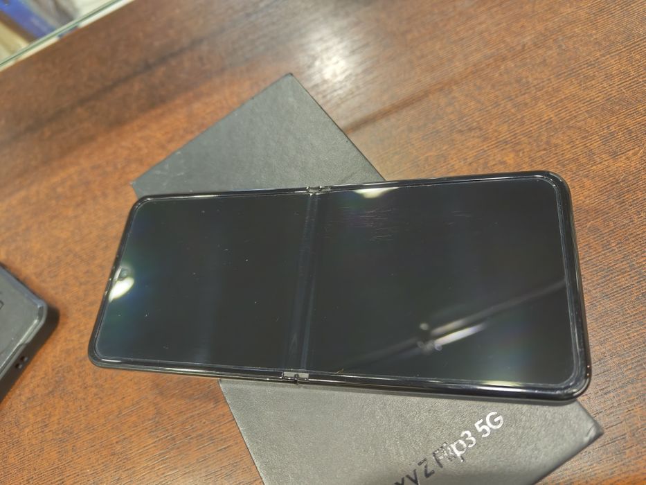 Smartfon SAMSUNG Galaxy Z Flip3 8/128GB