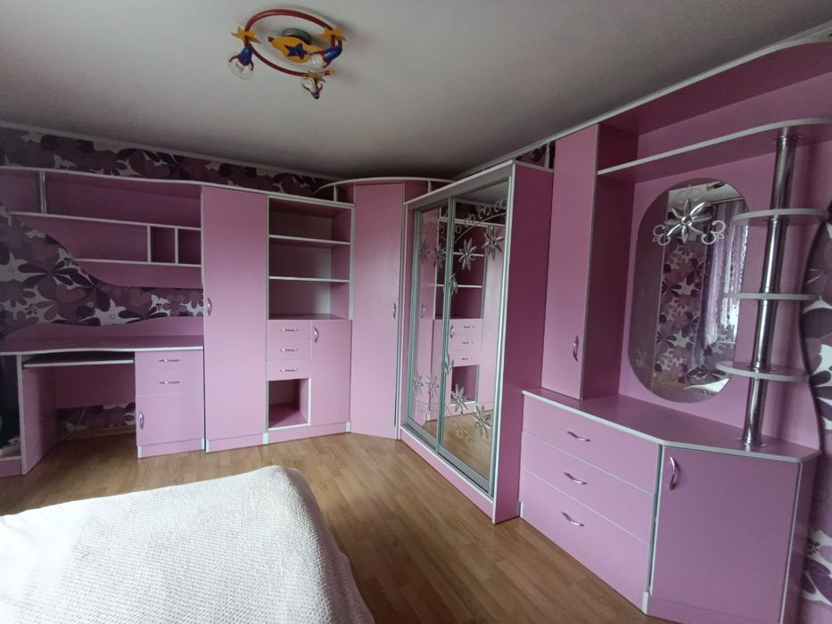 Меблі в дитячу кімнату для дівчинки