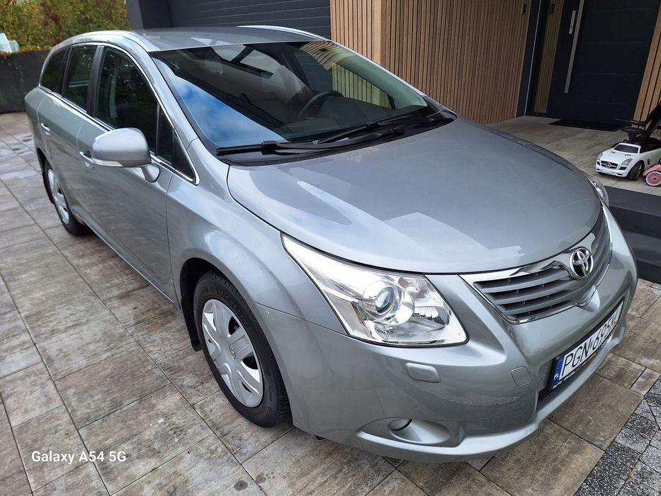Toyota Avensis T27 1.6Benzyna 132KM 2011r Kombi Klimatronic Zarejestrowana