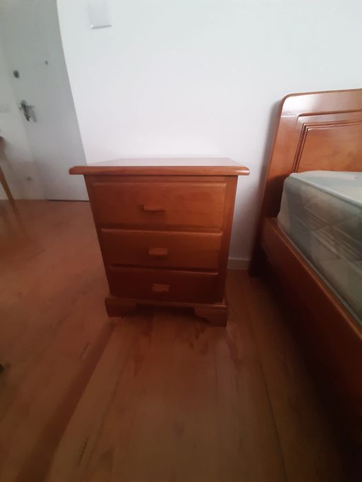 Mobilia de quarto completa em madeira maciça