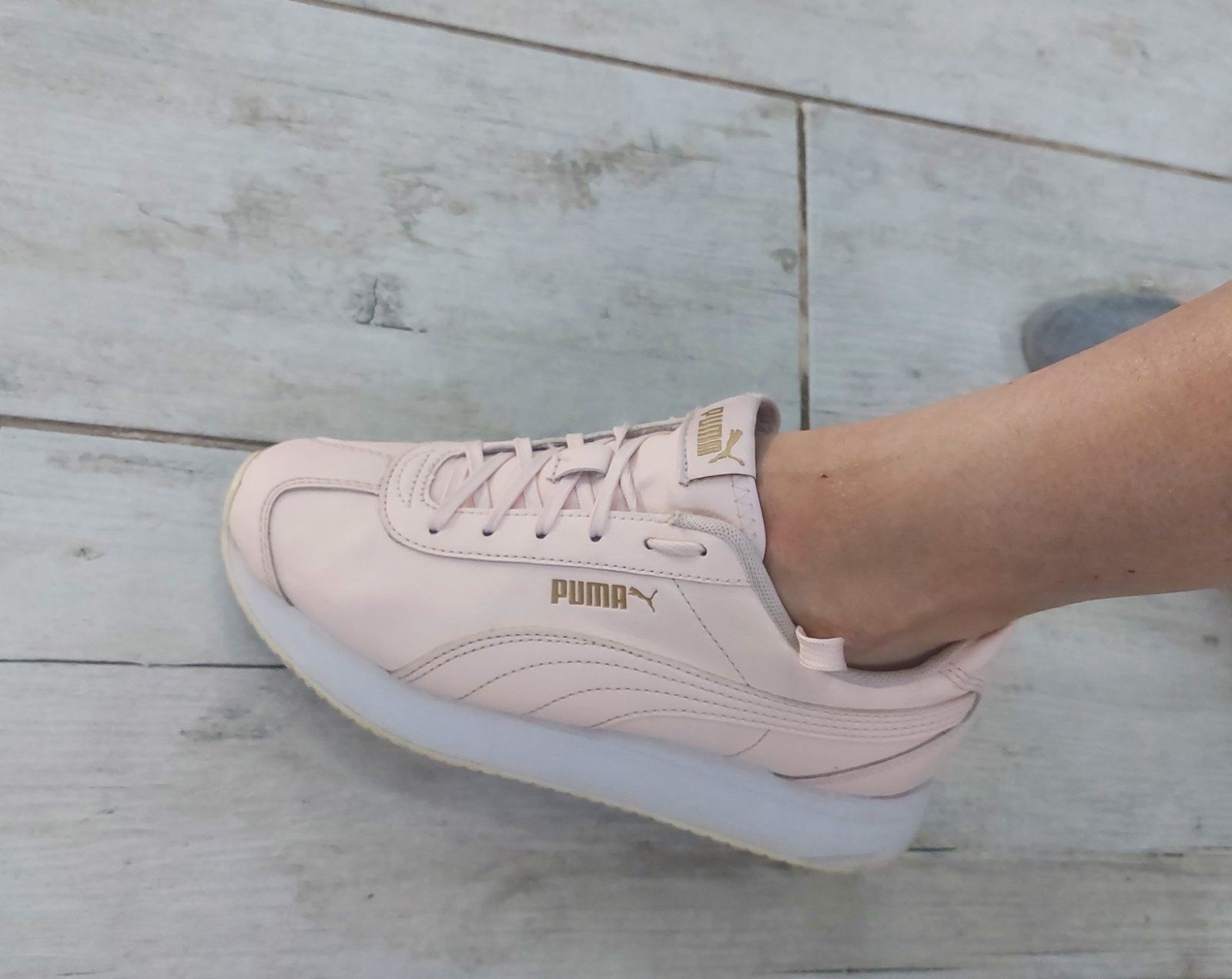 Продам жіночі кросівки Puma, оригінал.