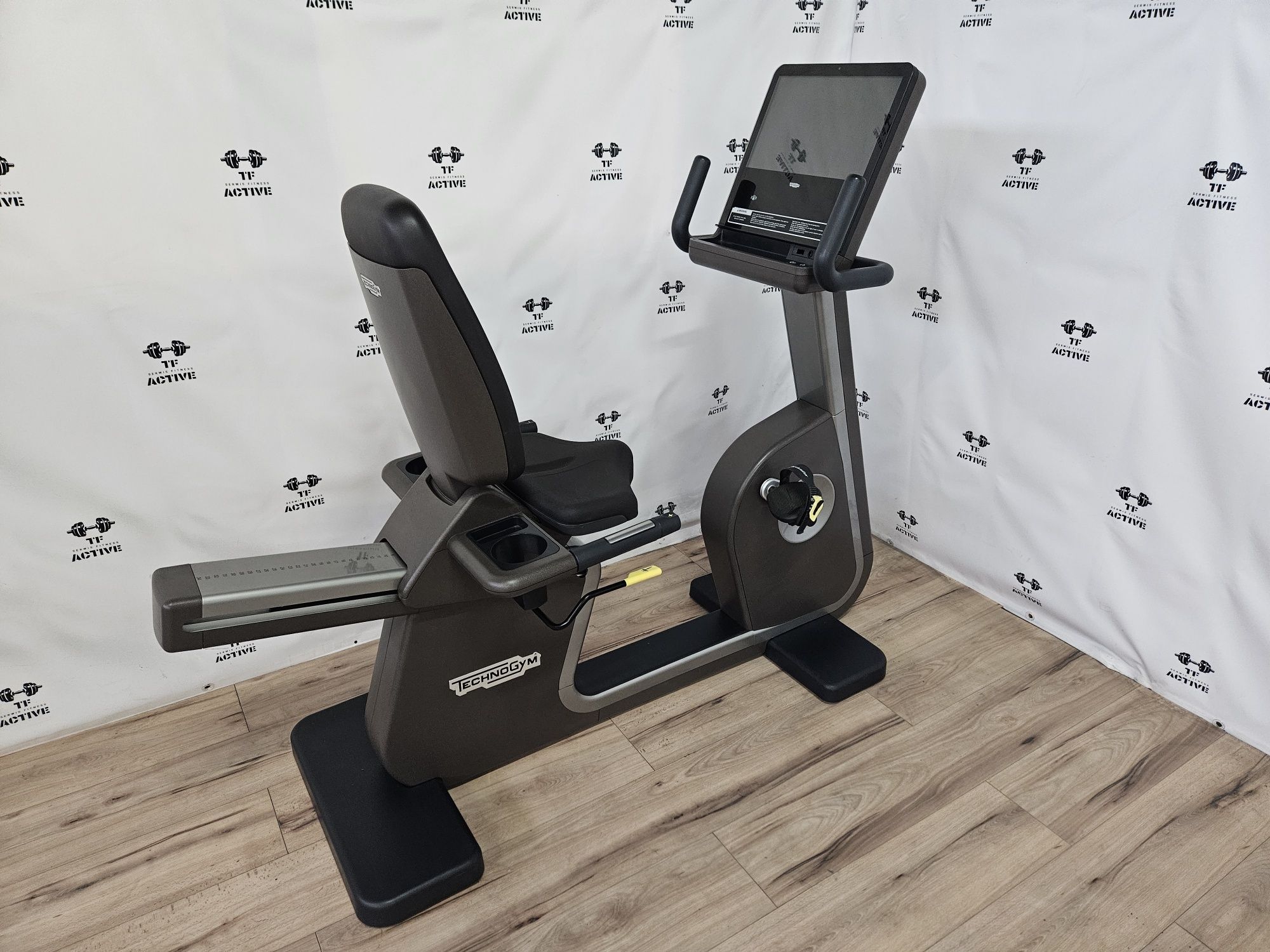 Rower poziomy technogym artis recline unity3