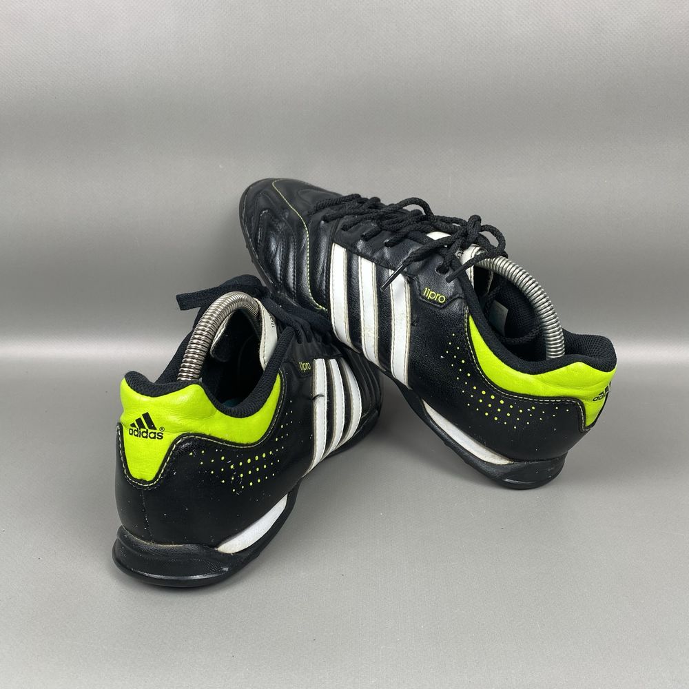 Чоловічі шкіряні сороконіжки Adidas 11pro Questra TRX TF [V23709]