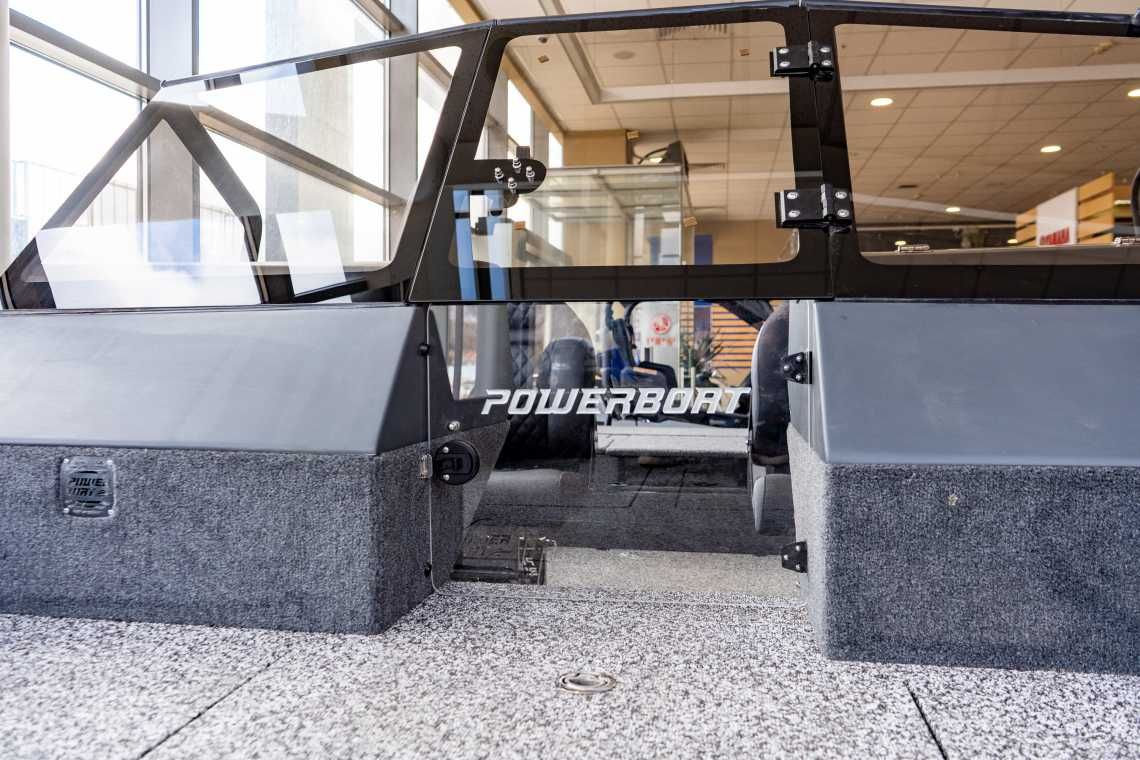 ЧОВЕН Powerboat 520 DC