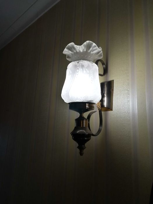 Candeeiro de teto com dois apliques