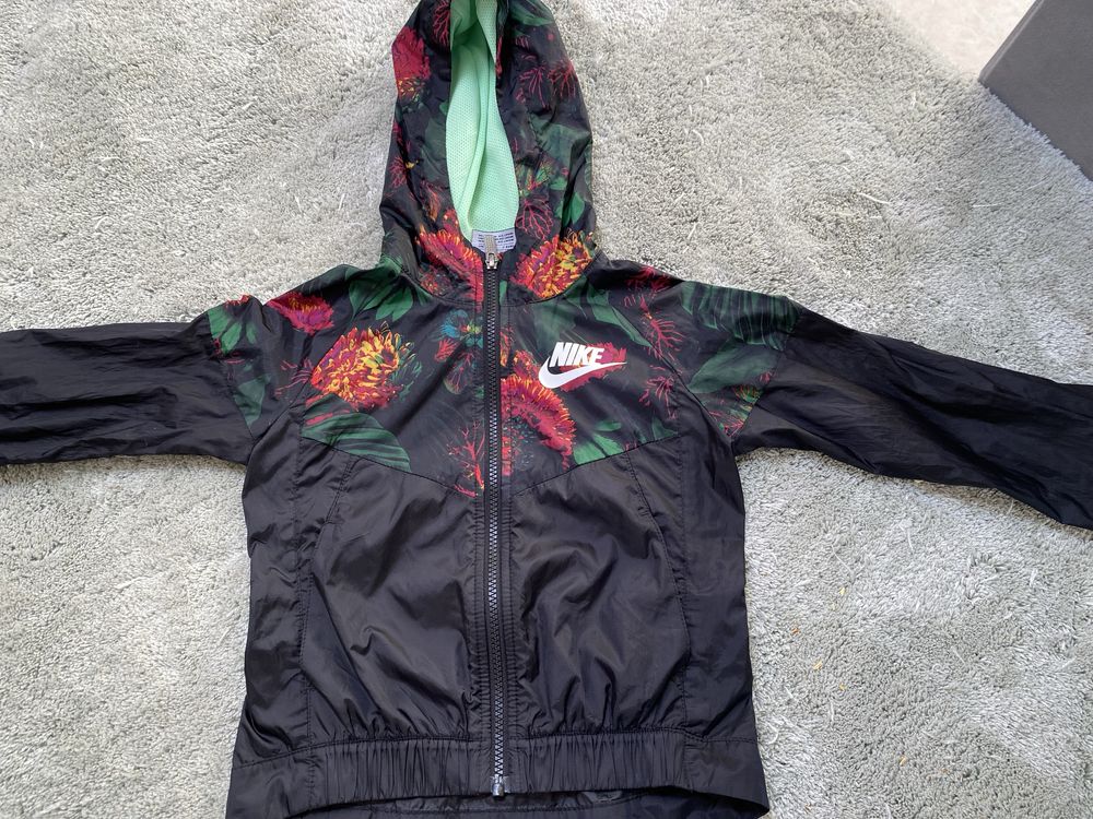 Kurtka przeciwdeszczowa Nike rozm. 110/116 cm.