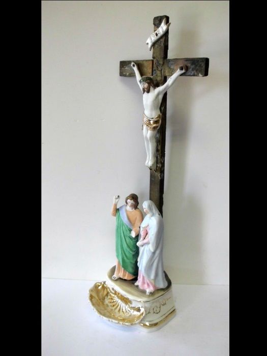 antigo crucifixo com água benta em porcelana e madeira - Sec. XIX