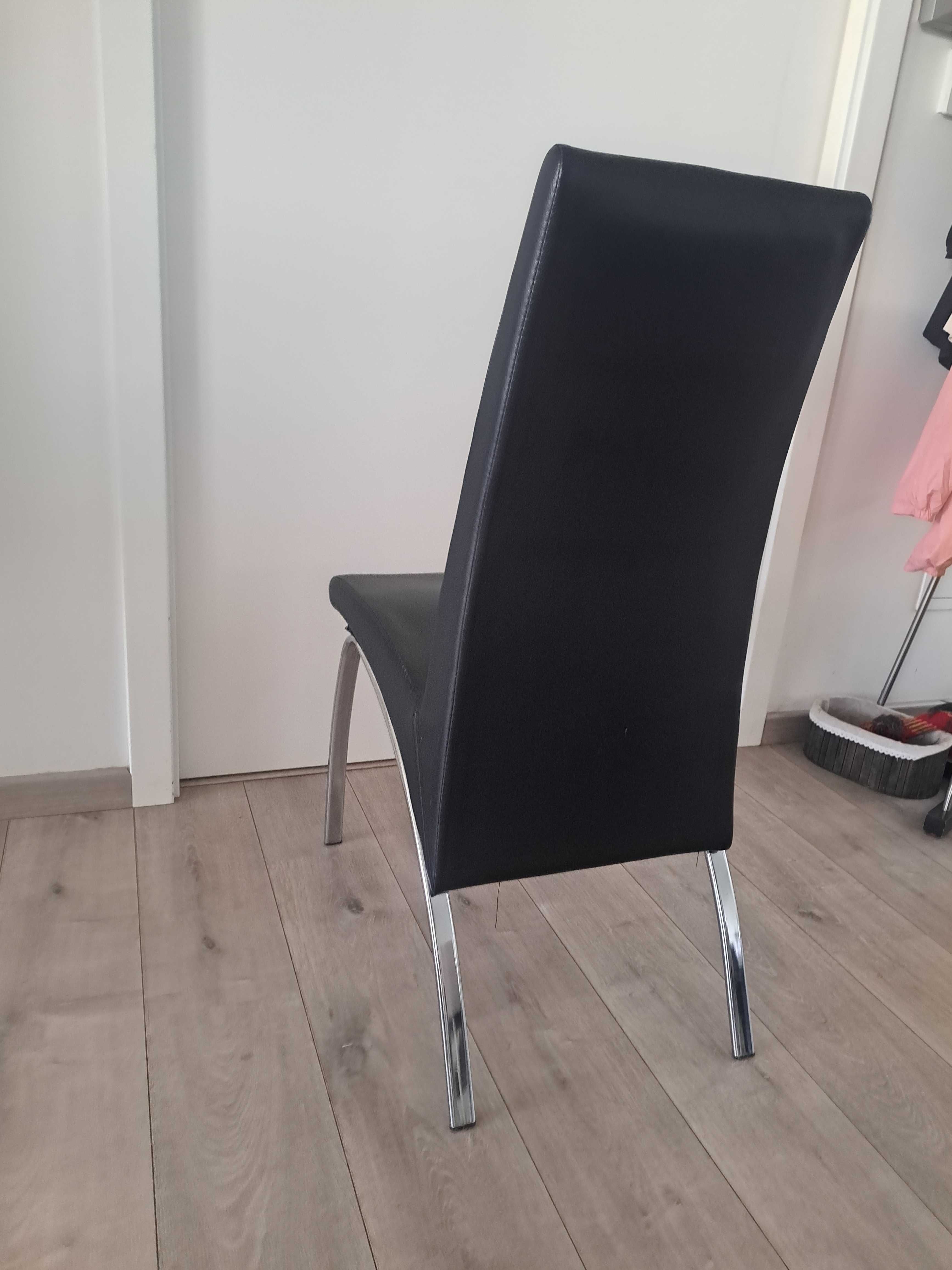 Mesa de jantar de vidro com 6 cadeiras