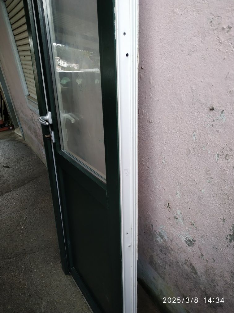 Porta em PVC com vidro duplo