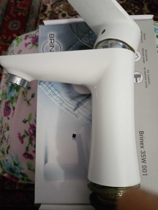 Продам змішувач для умивальника.