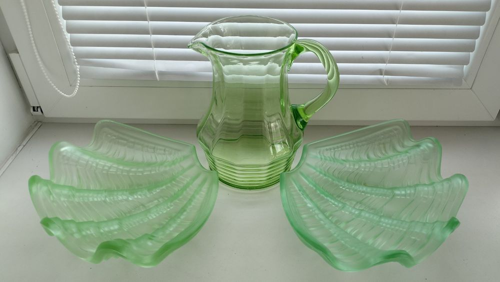 Урановое стекло. Кувшин и конфетницы
