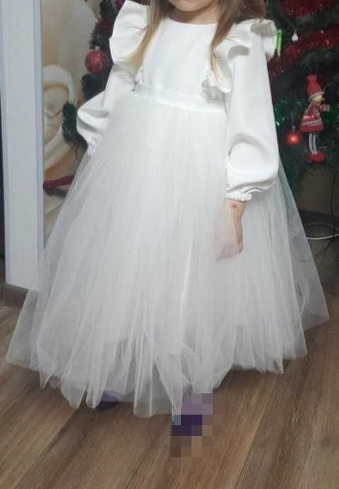 Біла сукня на дівчинку
