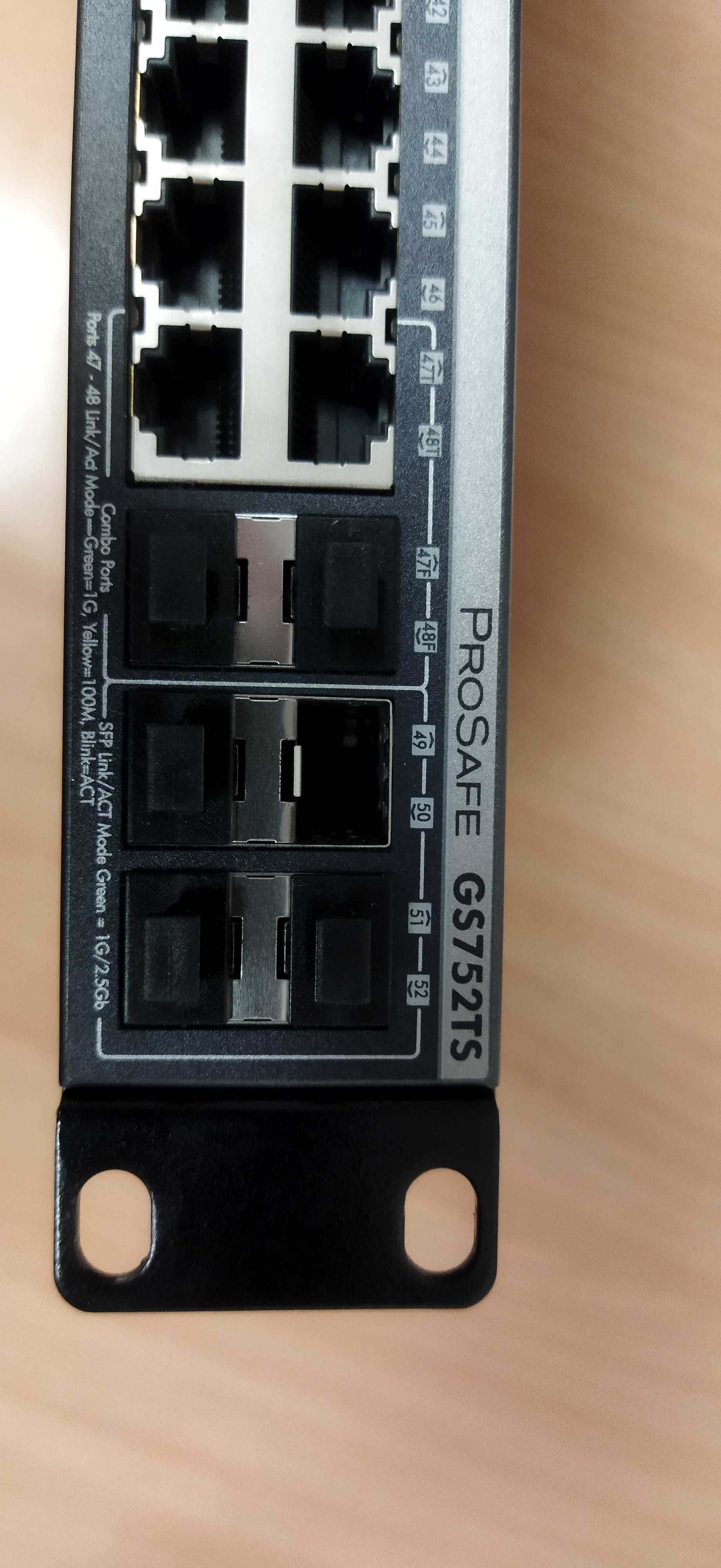 NETGEAR GS752TSB zarządzany switch sieciowy - uszkodzony