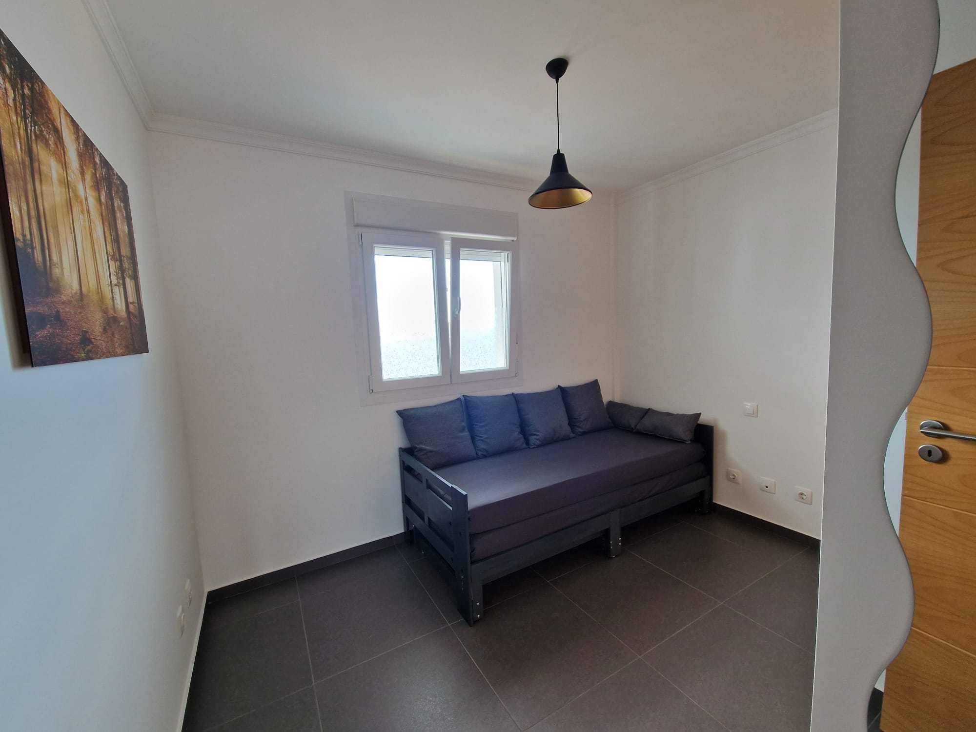 T2 com garagem e piscina, perto da praia
