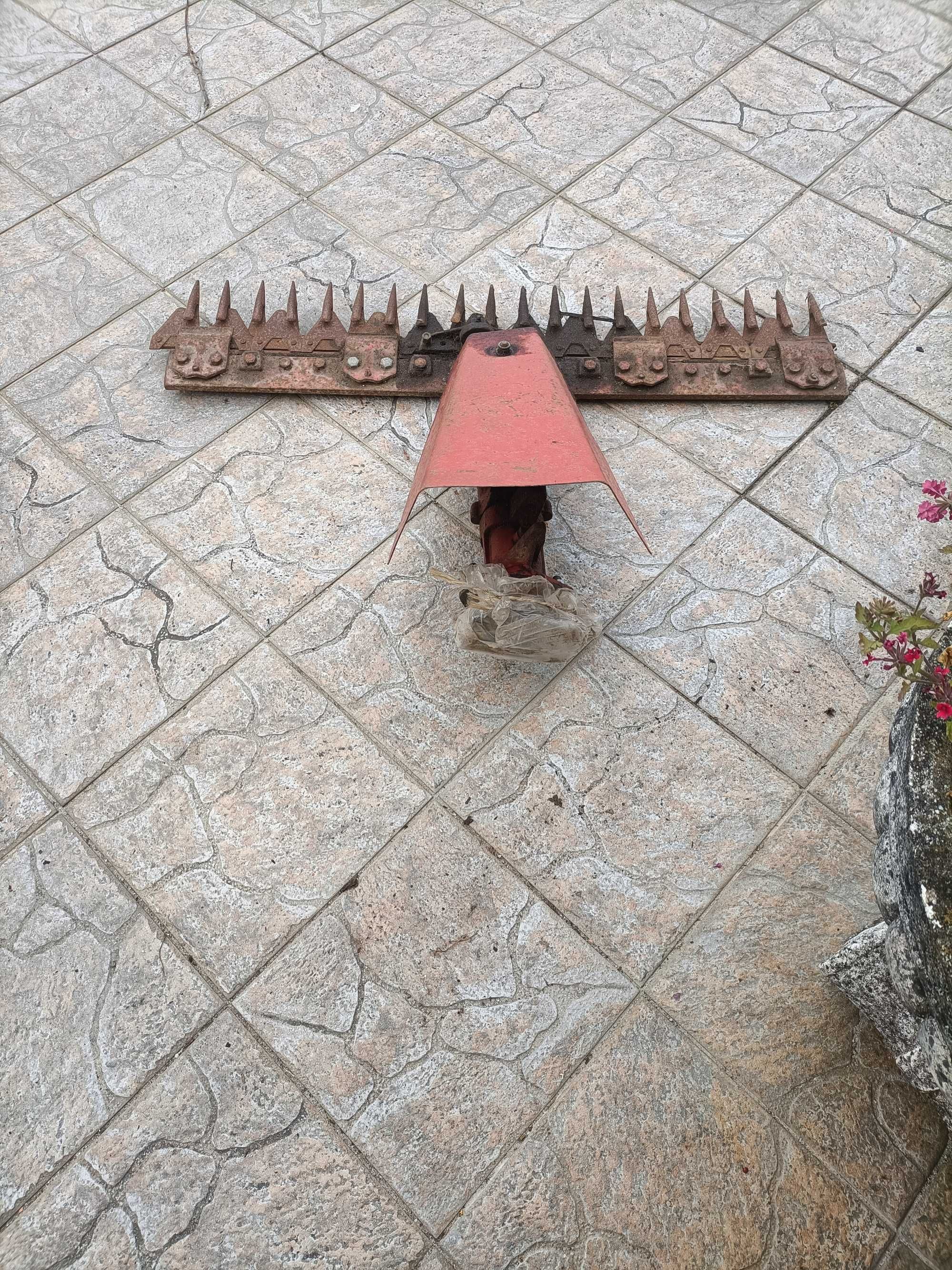 Pente para cortar mato, usado