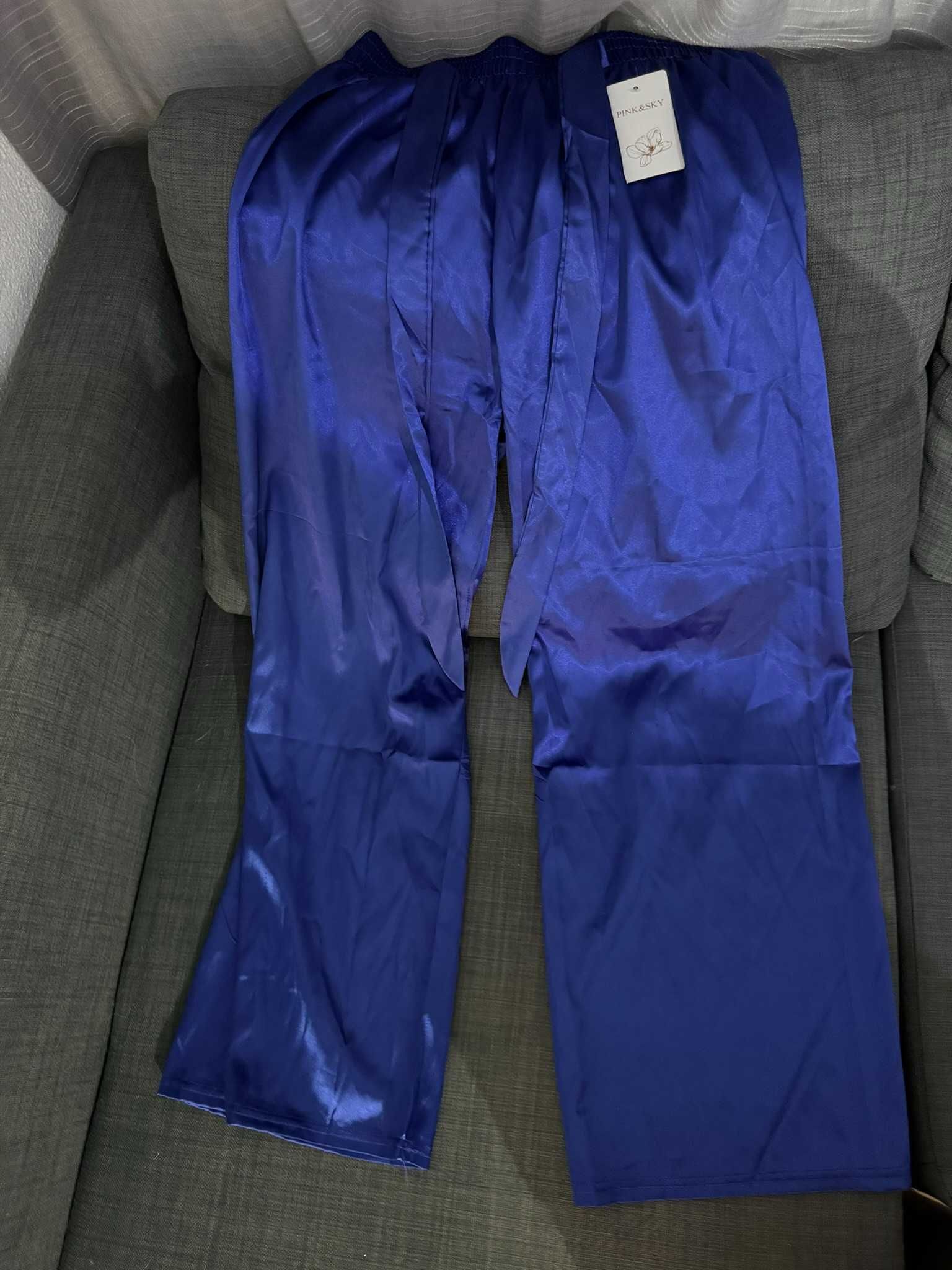 Calça azul acetinada