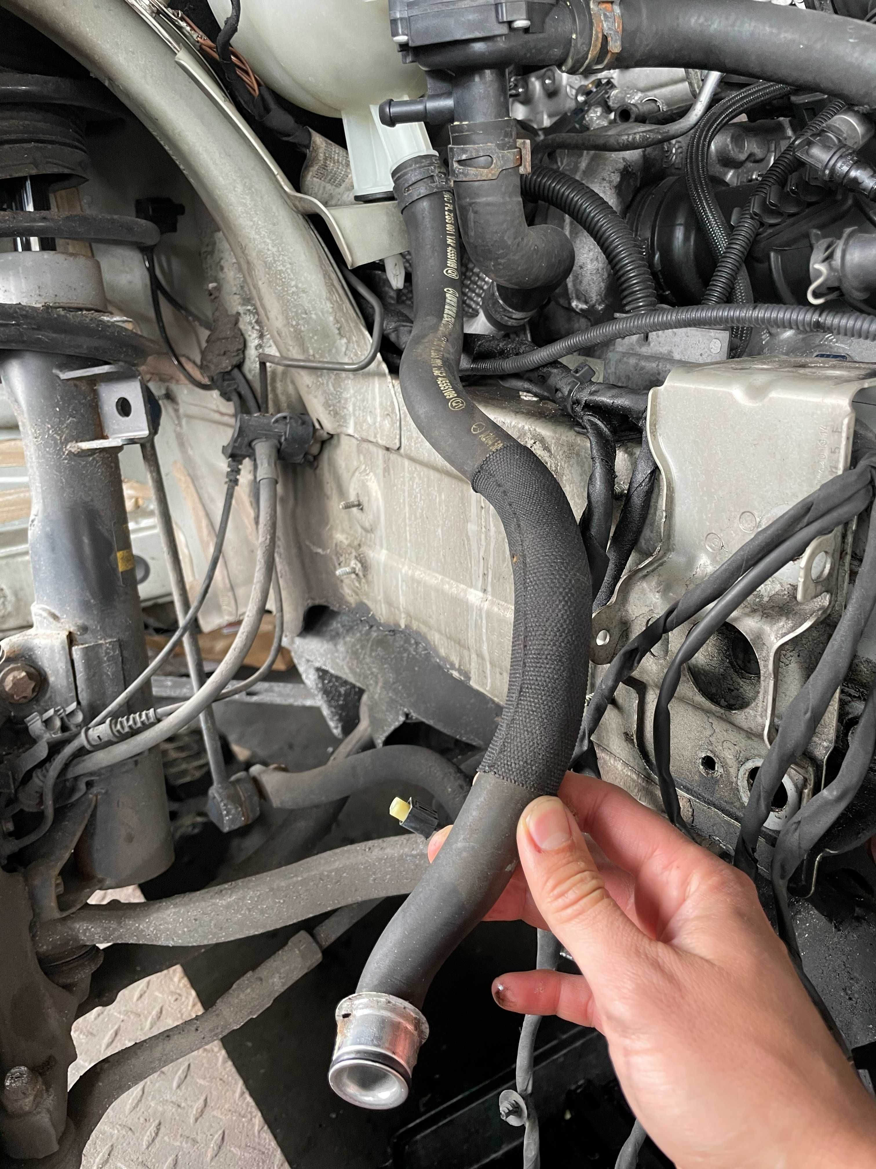 Mercedes C klasa W204 LIFT WĄŻ PRZEWÓD gumowy wodny ZBIORNICZKA
