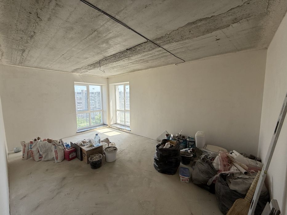 Продам 3-кімнатну квартиру в новобудові у центральній частині міста.