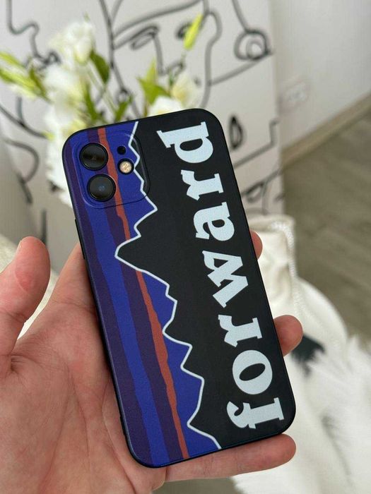 чохол з написом “forward”