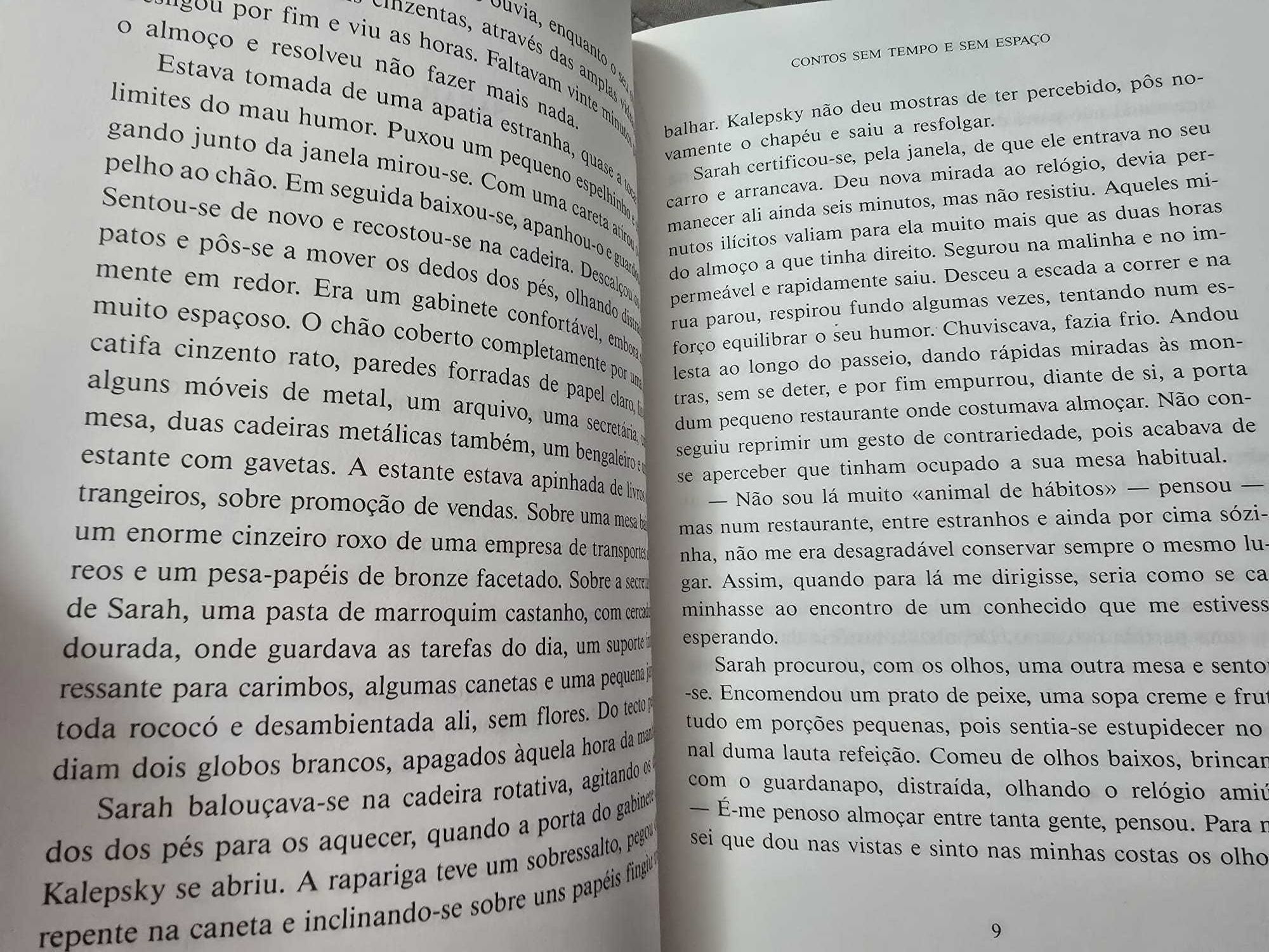 Contos sem Tempo e sem Espaço - Maria Adelaide Queiroz