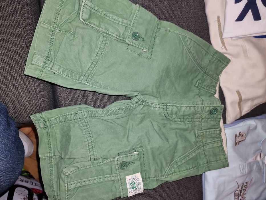 Calções tipo cargo. menino GAP. 4 anos