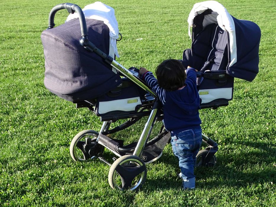 Carrinho de gémeos Bébécar (com ovos/cadeiras/alcofas/bases isofix)