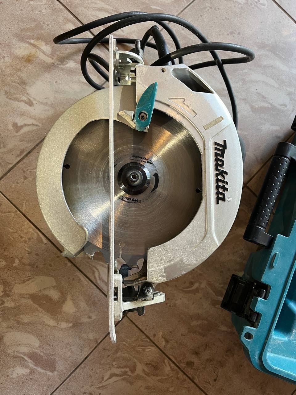 Циркулярна пила Makita HS7601