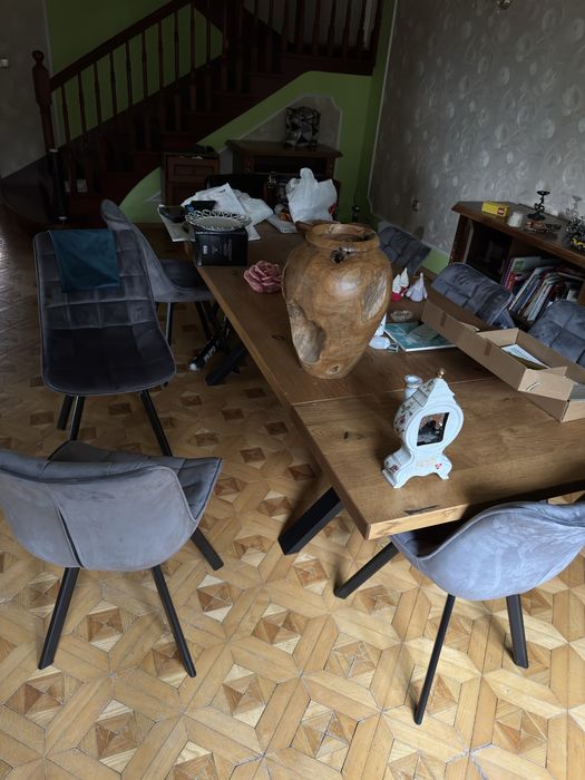 Stół z 8 krzeslami jak nowy