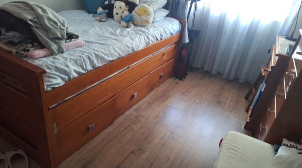 Cama com dois colchões