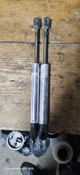 Siłowniki klapy tył vw bora sedan