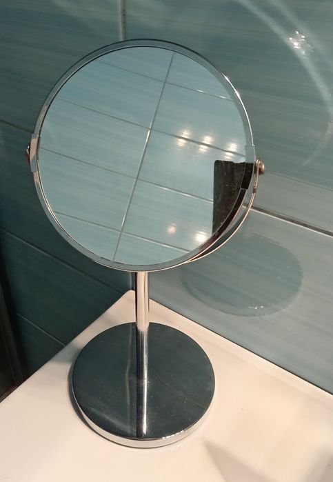 Lusterko dwustronne wysokość około 59 cm z jednej strony z przyblizeni