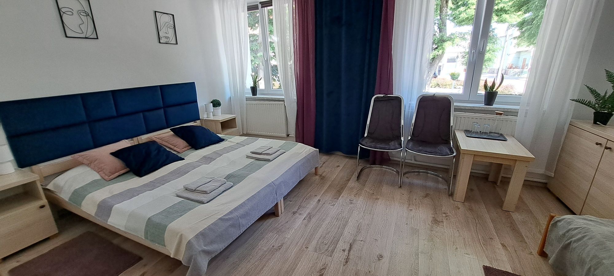 Pokoje noclegi mazury Mrągowo centrum przy fontannie nad jeziorem Czos