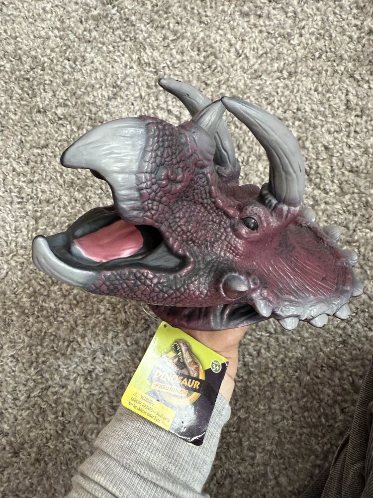 Gumowy dinozaur na reke pacynka