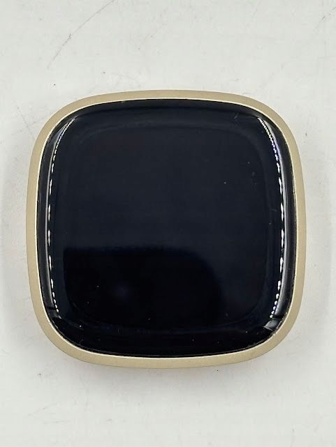 uszkodzony smartwatch fitbit versa 3 złoty bluetooth pulsometr