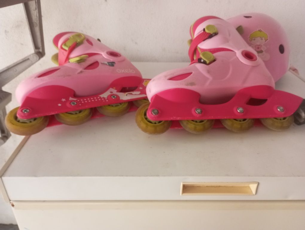 Patins e capacete