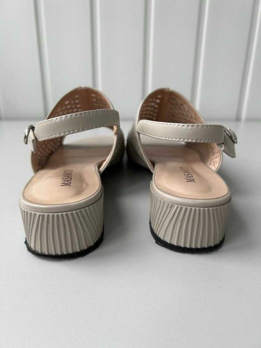 Босоніжки зі шкіри кольору тауп