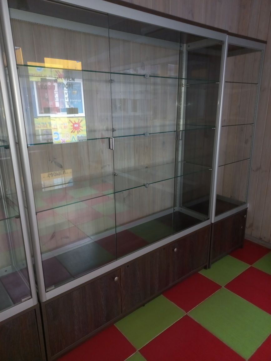 Вітрина в магазин/ острівець