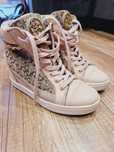 Buty sneakersy pudrowy róż Guess