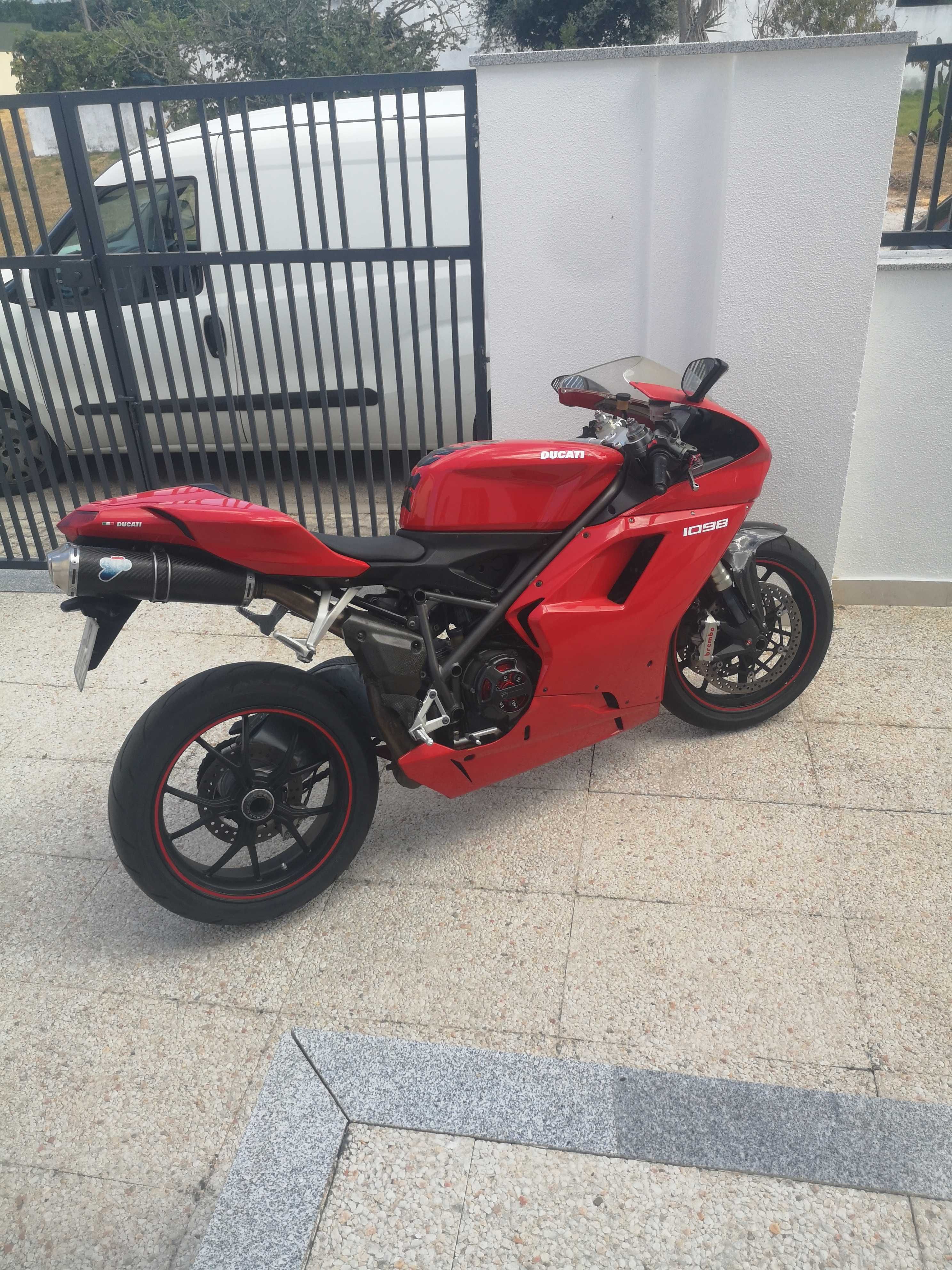 Ducati 1098 com extras