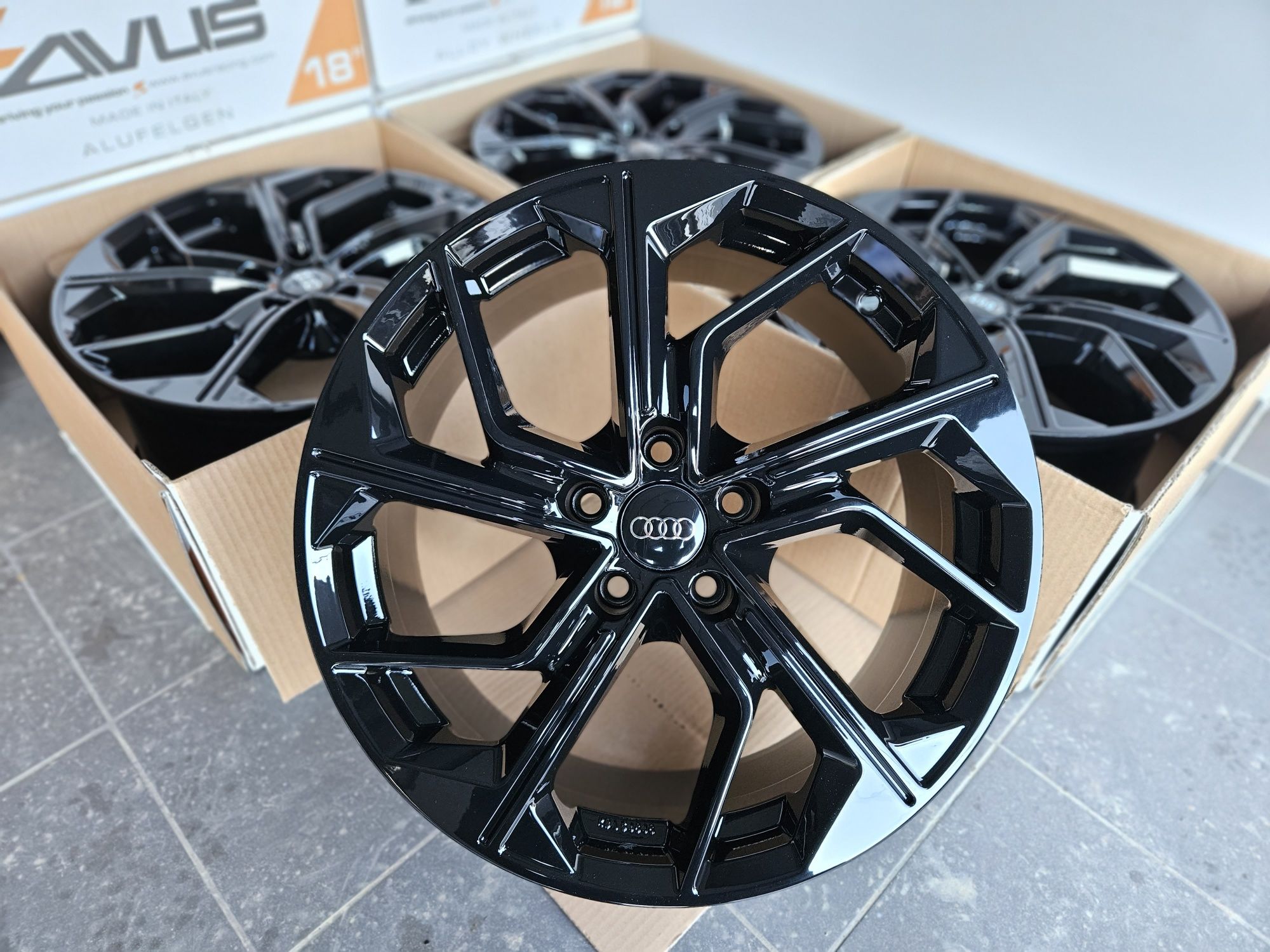 Audi 18 Nowe 5x112 Q3 Q5  A4 B6 B7 B8 B9 A5 B10 A6 C6 C7 Felgi Czarne
