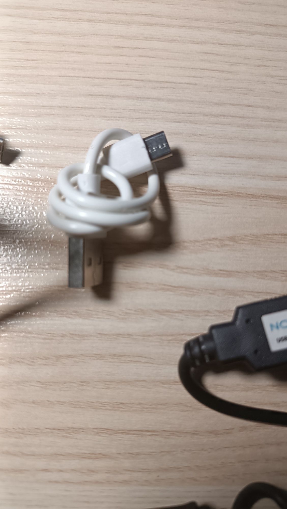 Продаю набор зарядных устройств и кабелей micro-USB — б/у, рабочие