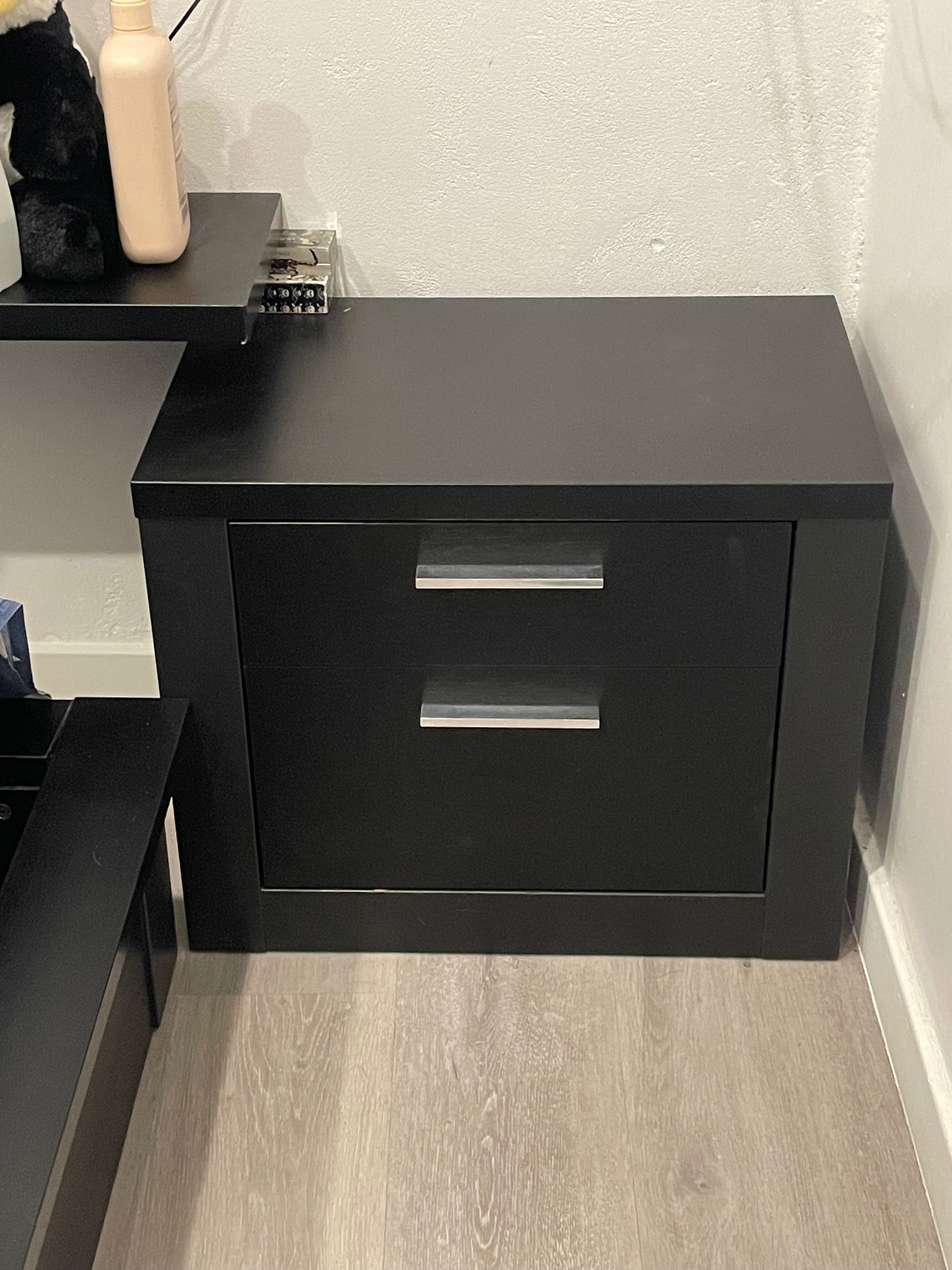 Jogo de Quarto, Cama, guarda-roupa e mesa de cabeceira