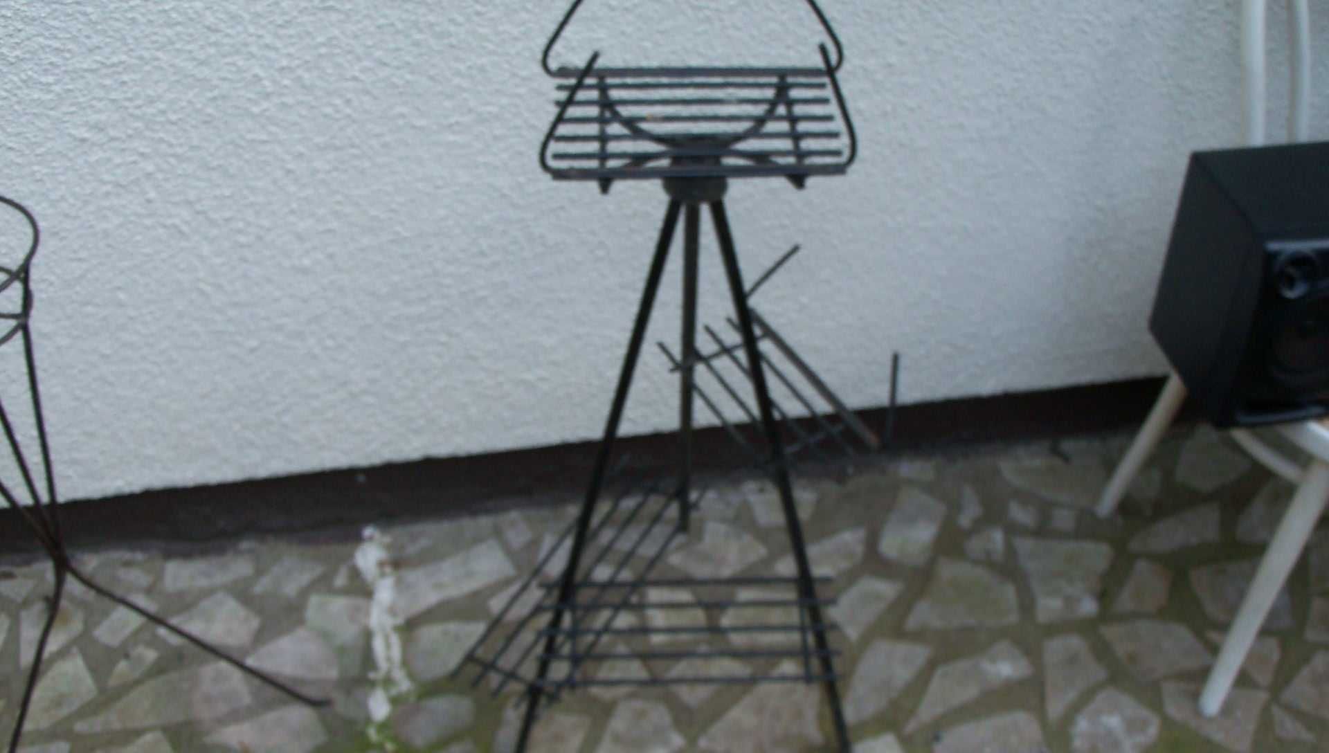 Kwietnik metalowy.