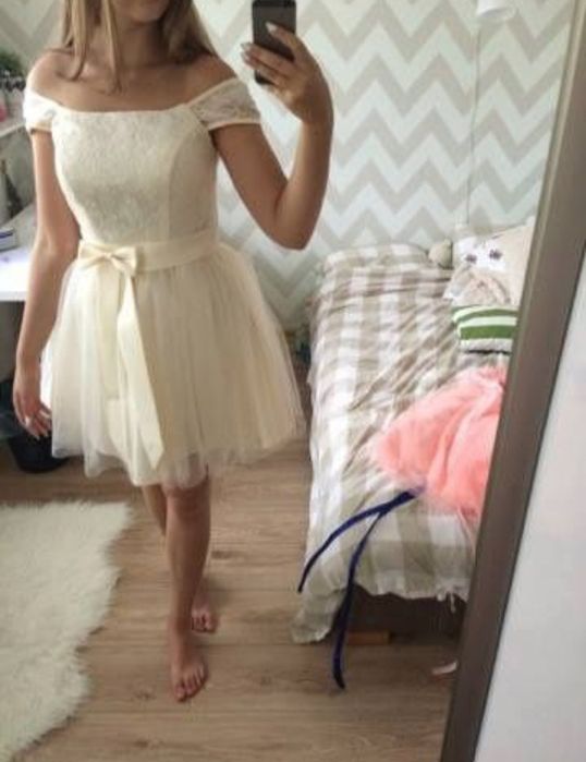 Piękna sukienka z tiulem i kokardą - okazja!