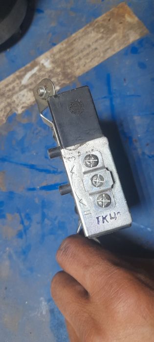 реле-регулятор напряжения или реле зарядки юмз