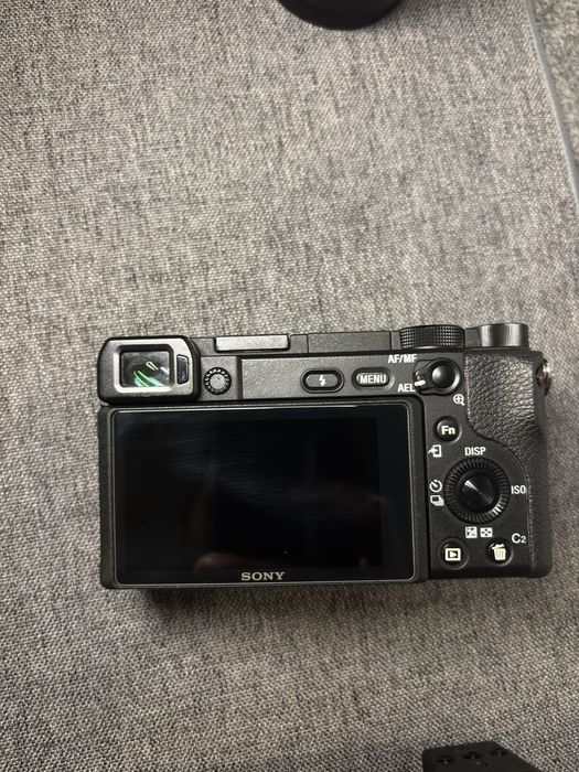 Vendo Sony A6400 + lente Sigma 18-50 f/2.8